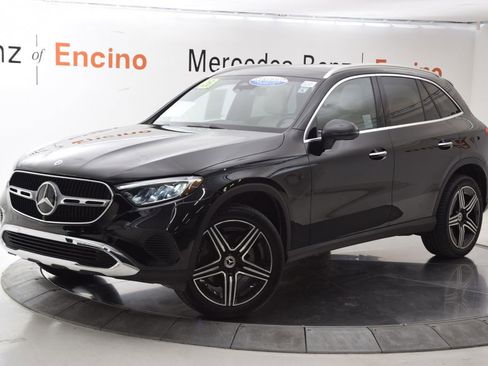 Used 2026 Mercedes-Benz GLC 300 image 2