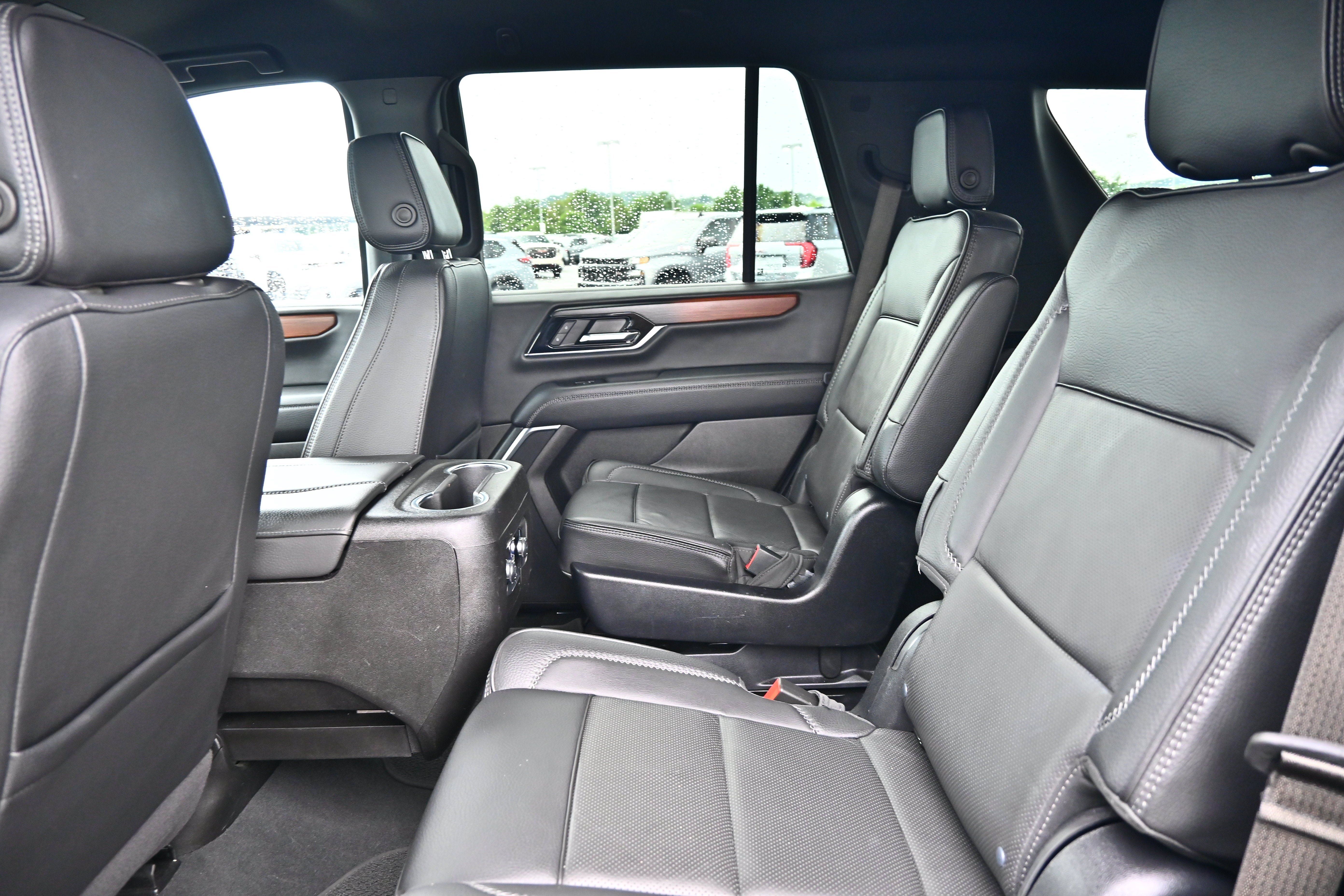 Used 2025 GMC Yukon Denali AWD/4WD image 16