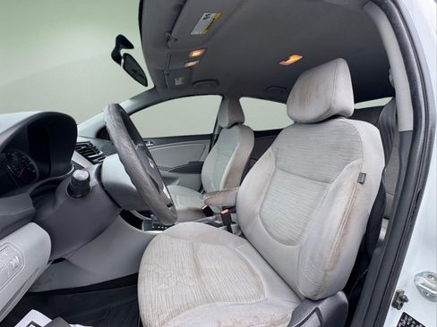 Used 2016 Hyundai Accent SE FWD image 5