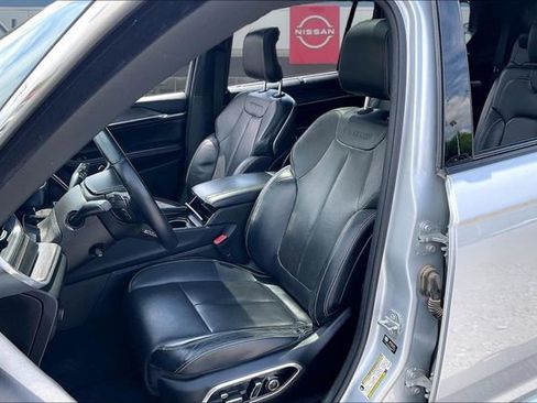 Used 2022 Jeep Grand Cherokee L Overland w/ Luxury Tech Group IV RWD image 20