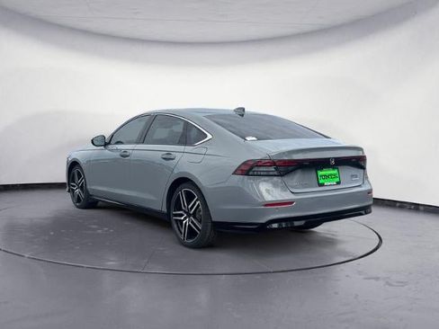 Used 2017 Honda Accord Sport image 4