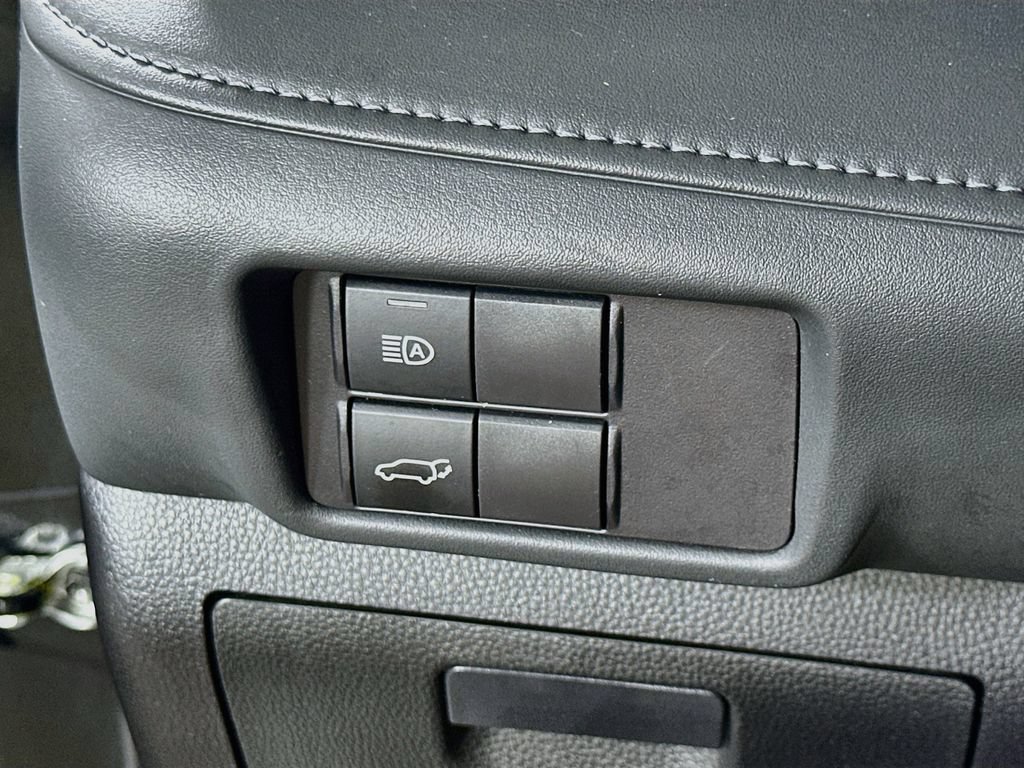Used 2022 Toyota Highlander XLE AWD/4WD image 24