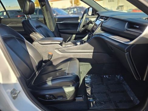 Used 2024 Jeep Grand Cherokee L Limited w/ Luxury Tech Group II image 10