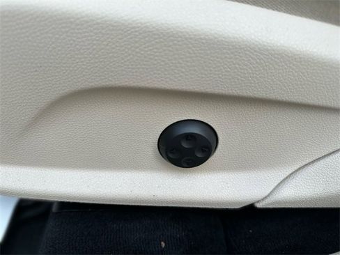 Used 2018 Mercedes-Benz GLC 300 4MATIC image 13