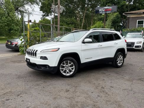 Used 2014 Jeep Cherokee Latitude w/ Comfort/Convenience Group FWD image 4
