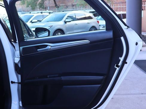 Used 2019 Ford Fusion SE FWD image 26