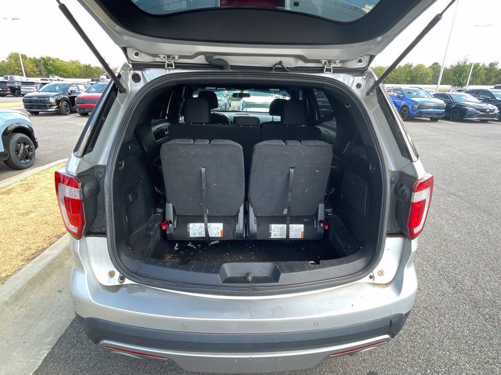 Used 2016 Ford Explorer XLT AWD/4WD image 8
