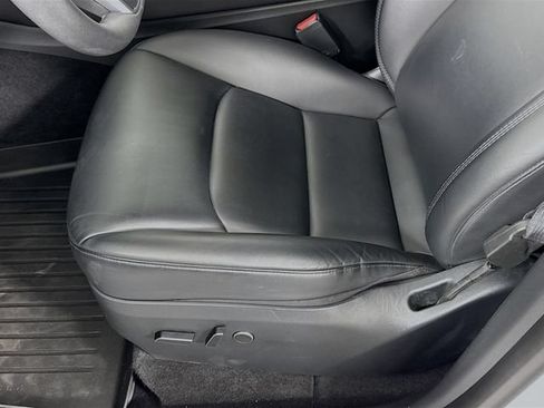 Used 2023 Tesla Model Y Long Range AWD/4WD image 18