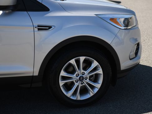 Used 2018 Ford Escape SE image 3