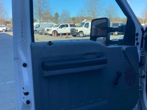 Used 2014 Ford F550 4x4 Regular Cab Super Duty image 20