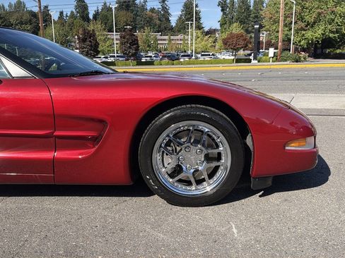 Used 1999 Chevrolet Corvette Coupe w/ Roof Pkg RWD image 12