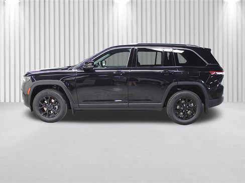 New 2026 Jeep Grand Cherokee Altitude AWD/4WD image 7