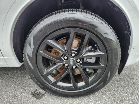 Certified 2025 Land Rover Discovery Sport S image 7