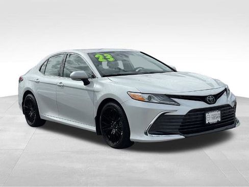 Used 2023 Toyota Camry XLE image 3