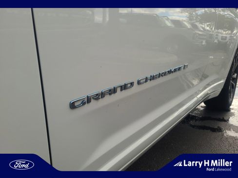 Used 2022 Jeep Grand Cherokee Overland AWD/4WD image 24