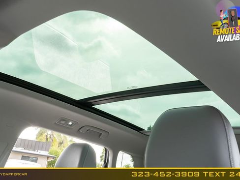 Used 2023 Volkswagen Taos SE w/ Panoramic Sunroof Package FWD image 13