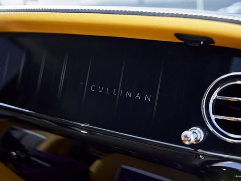 Used 2025 Rolls-Royce Cullinan image 47