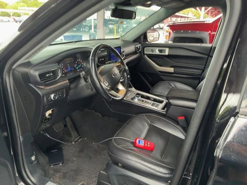 Used 2021 Ford Explorer Limited w/ Equipment Group 301A image 3