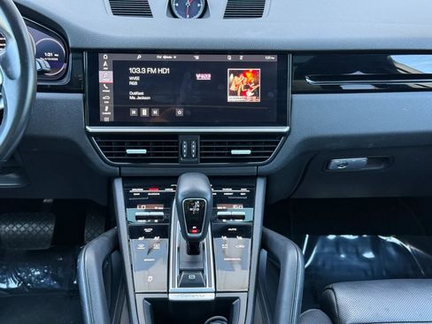 Used 2019 Porsche Cayenne image 19