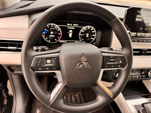 Used 2024 Mitsubishi Outlander SEL image 12