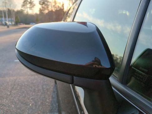 Used 2022 Toyota Corolla LE image 12