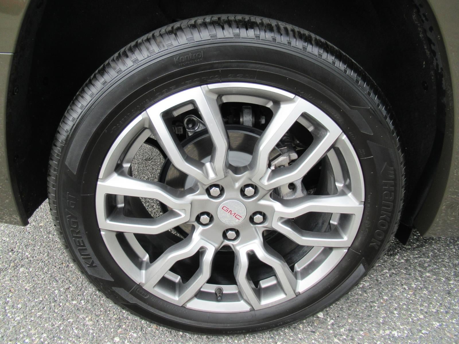 Used 2024 GMC Terrain Denali w/ Denali Premium Package AWD/4WD image 8