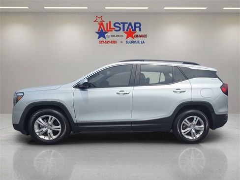 Used 2022 GMC Terrain SLE w/ Driver Convenience Package image 4