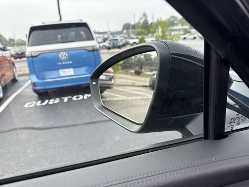 New 2025 Volkswagen Tiguan SE image 20