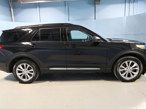 Used 2024 Ford Explorer XLT w/ Equipment Group 202A AWD/4WD image 36