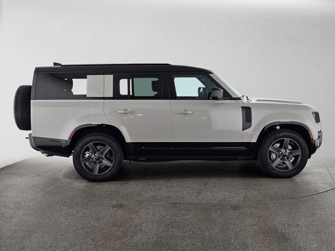 Used 2026 Land Rover Defender 130 X-Dynamic SE AWD/4WD image 6