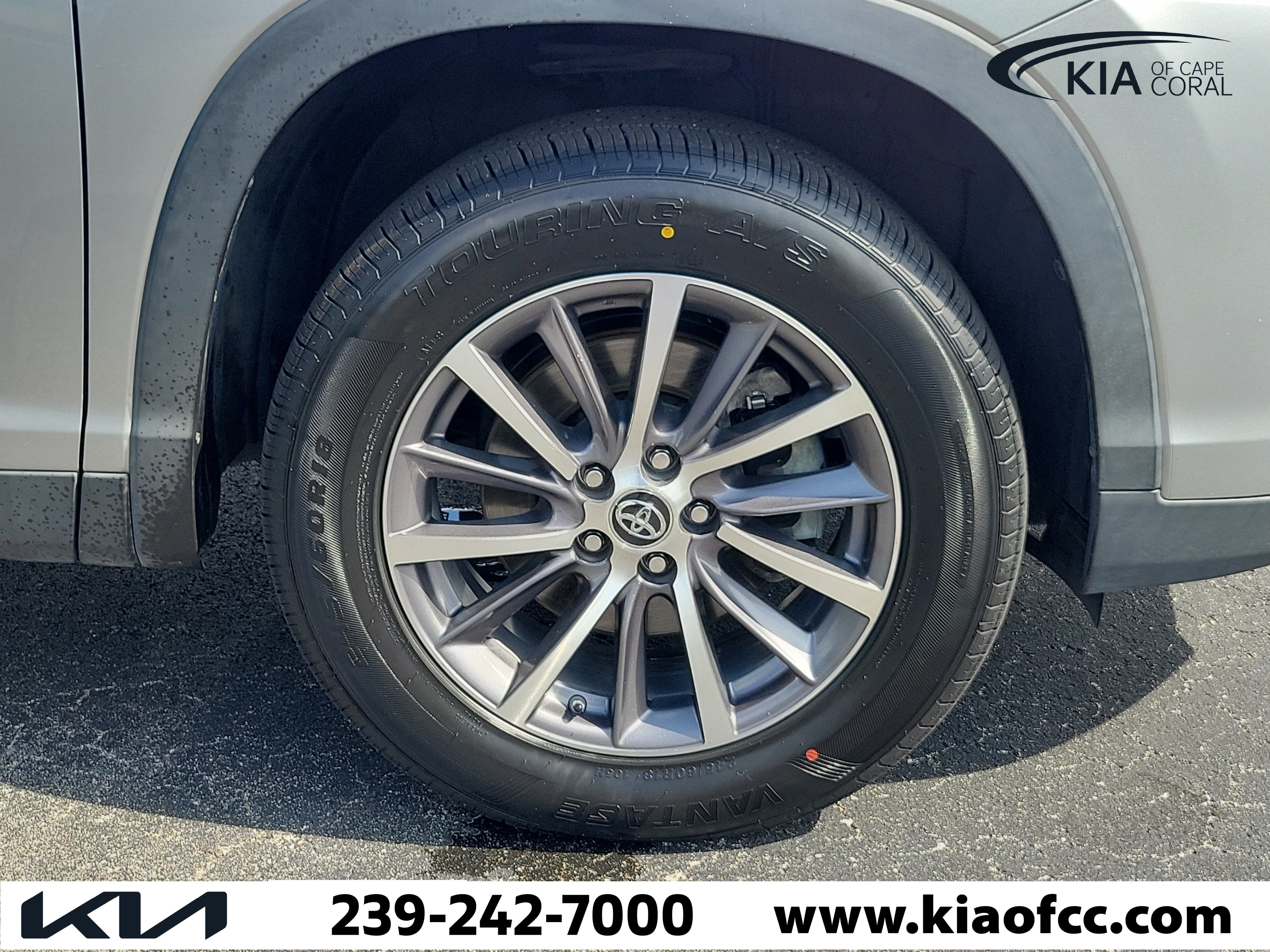 Used 2019 Toyota Highlander XLE FWD image 7