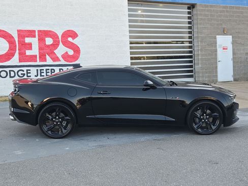 Used 2022 Chevrolet Camaro LT w/ Technology Package RWD image 8