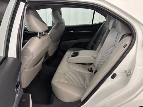 Used 2022 Toyota Camry SE image 11