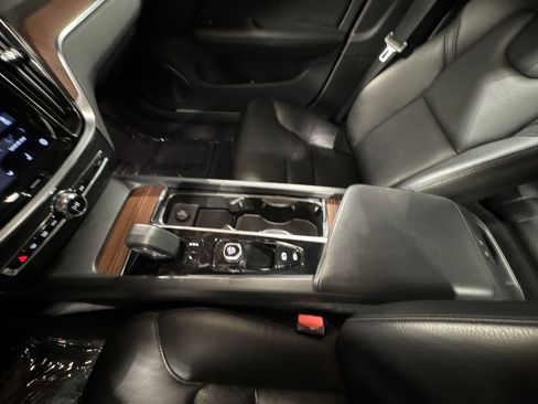 Used 2024 Volvo S60 B5 Plus image 28