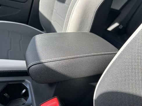 New 2026 Volkswagen Taos SE image 37