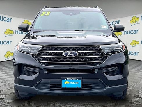 Used 2023 Ford Explorer XLT AWD/4WD image 2