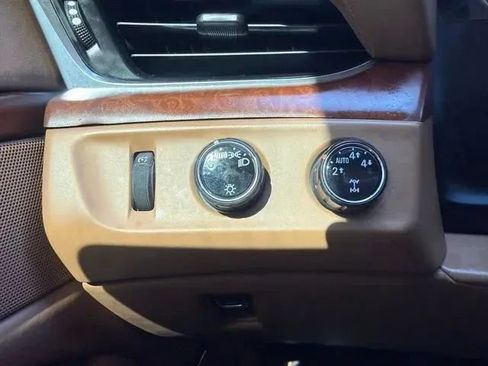 Used 2016 Cadillac Escalade Platinum AWD/4WD image 24