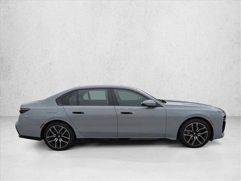 Used 2025 BMW 740i xDrive image 4