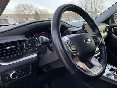 Used 2020 Ford Explorer XLT image 10