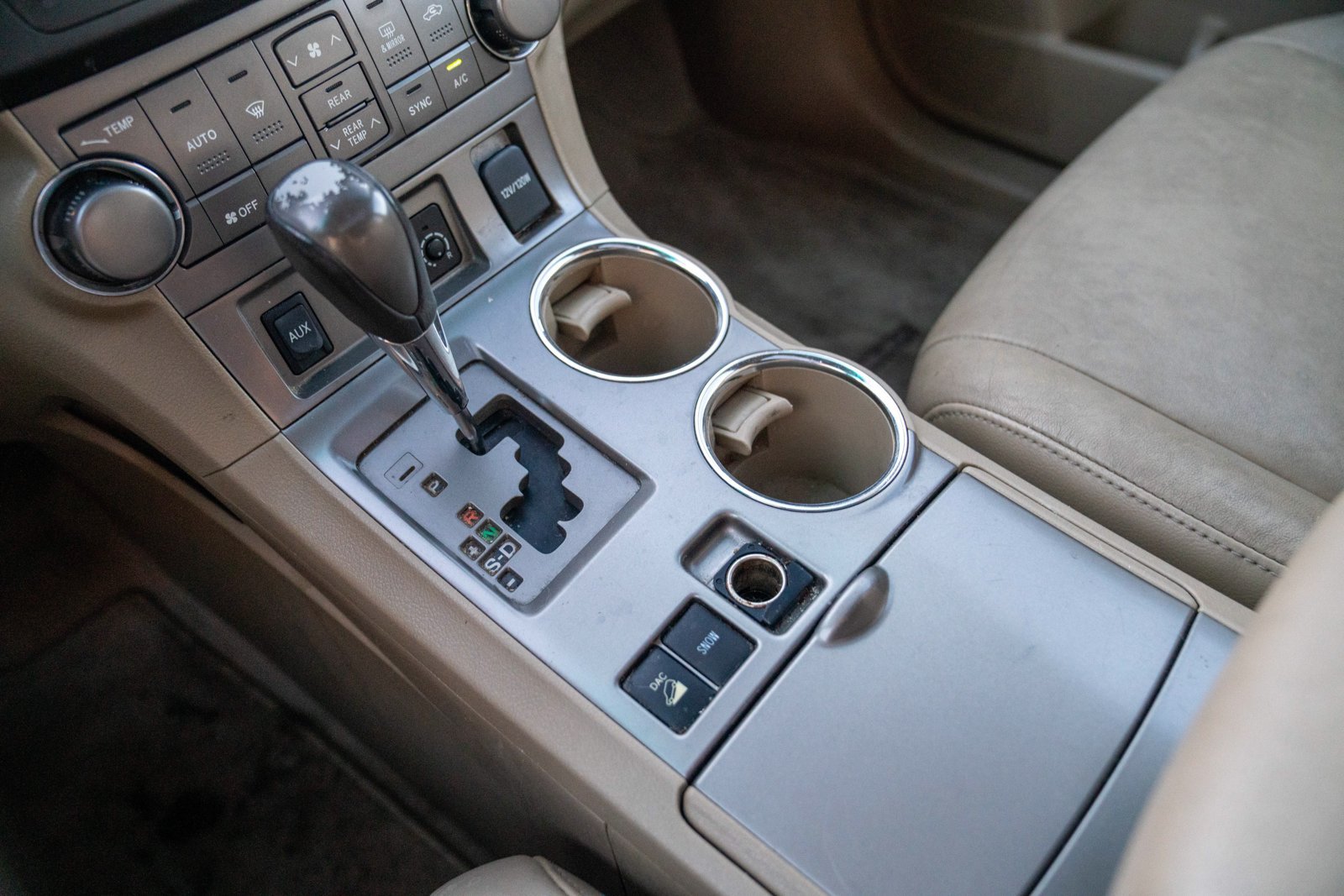 Used 2010 Toyota Highlander SE AWD/4WD image 19