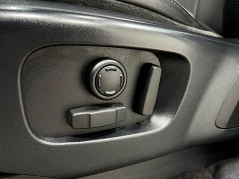 Used 2020 Land Rover Discovery Landmark image 19