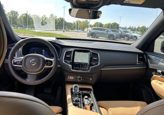 Certified 2024 Volvo XC90 B6 Ultimate w/ Protection Package Premier AWD/4WD image 3