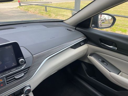 Used 2025 Nissan Altima 2.5 SV image 35