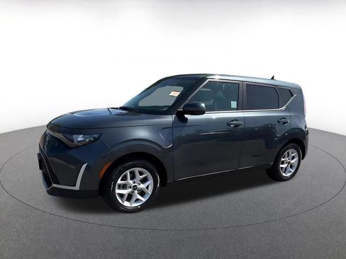 Used 2025 Kia Soul LX w/ LX Technology Package FWD image 8