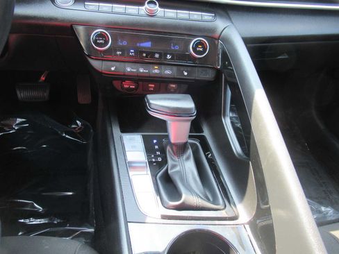 Used 2023 Hyundai Elantra SEL w/ Convenience Package FWD image 22