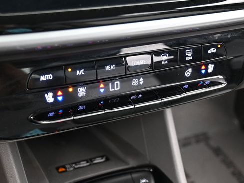 Used 2023 Chevrolet Bolt EUV Premier image 30