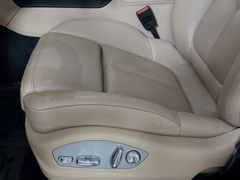 Certified 2022 Porsche Macan AWD/4WD image 12