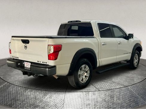Used 2018 Nissan Titan SV image 7
