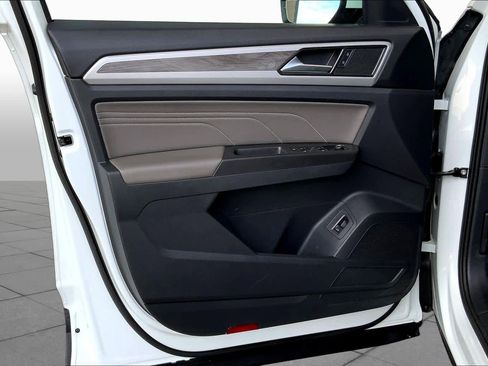 Used 2023 Volkswagen Atlas Cross Sport SE w/ Panoramic Sunroof Package FWD image 22