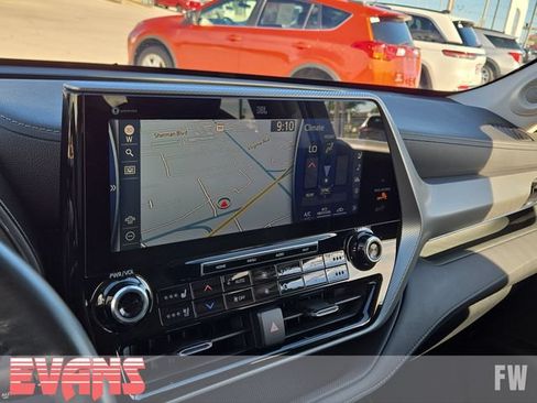 Used 2021 Toyota Highlander Platinum AWD/4WD image 8
